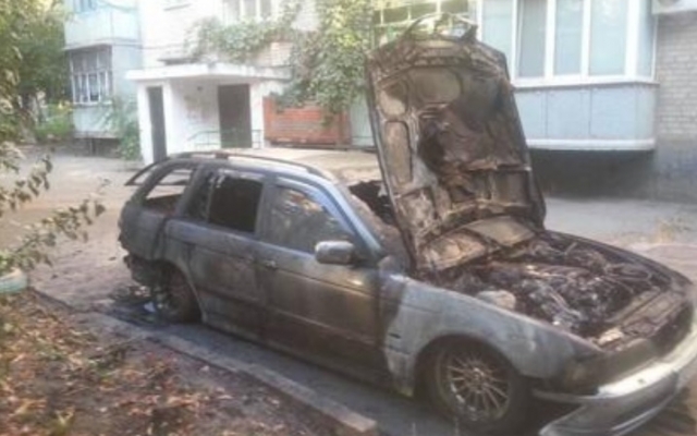 Пожар на Днепропетровщине: сотрудники ГСЧС тушили автомобиль Фото № 0 Пожар на Днепропетровщине: сотрудники ГСЧС тушили автомобиль Фото № 0