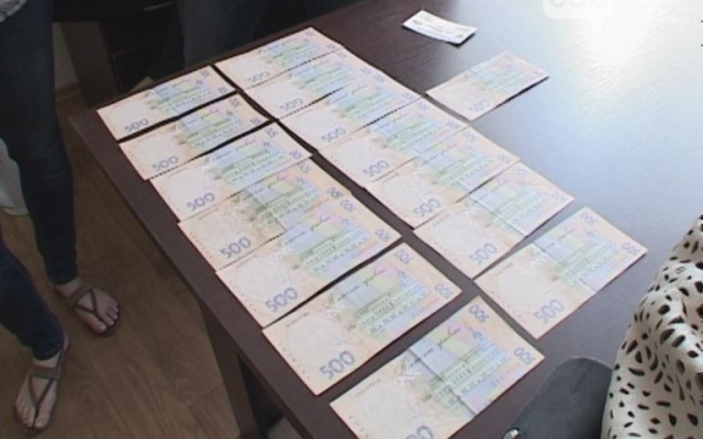 В Днепре чиновница вымогала В Днепре чиновница вымогала