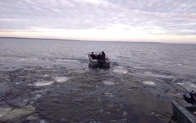 На Днепропетровщине спасатели вытащили из водоема труп рыбака Фото № 2 На Днепропетровщине спасатели вытащили из водоема труп рыбака Фото № 2