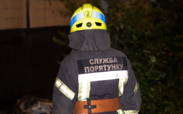 Пожар в Днепре: сотрудники ГСЧС тушили квартиру Фото № 0 Пожар в Днепре: сотрудники ГСЧС тушили квартиру Фото № 0