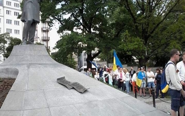 Как украинка из Днепра отметила День вышиванки в Варшаве (ФОТО) Фото № 2 Как украинка из Днепра отметила День вышиванки в Варшаве (ФОТО) Фото № 2