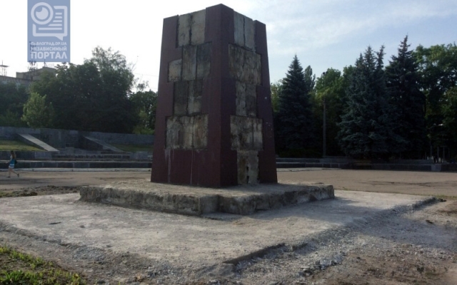 На Днепропетровщине декоммунизировали остатки Ленина Фото № 1 На Днепропетровщине декоммунизировали остатки Ленина Фото № 1