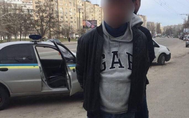 В Днепре сотрудники полиции задержали наемного убийцу Фото № 0 В Днепре сотрудники полиции задержали наемного убийцу Фото № 0
