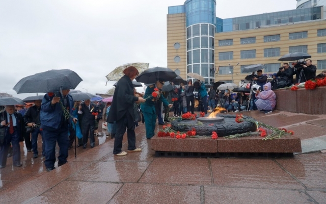 В Днепре отметили 74-ю годовщину победы над нацизмом Фото № 3 В Днепре отметили 74-ю годовщину победы над нацизмом Фото № 3