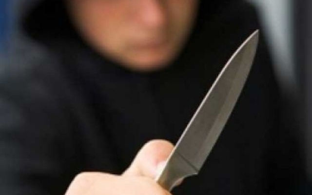 В Днепре мужчина напал с ножом на прохожего Фото № 0 В Днепре мужчина напал с ножом на прохожего Фото № 0