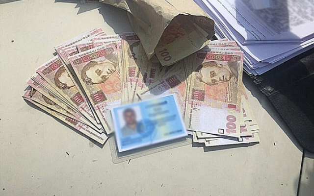 На Днепропетровщине чиновник получил взятку в 22 тысячи Фото № 1 На Днепропетровщине чиновник получил взятку в 22 тысячи Фото № 1