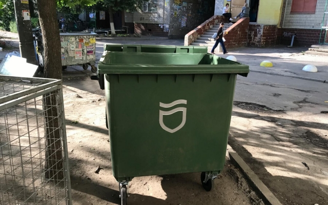 В Днепре горожан обучают пользоваться контейнерами В Днепре горожан обучают пользоваться контейнерами