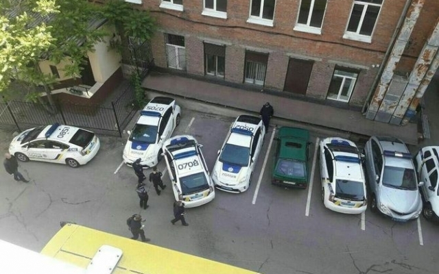Двойной удар: в Днепре полицейский Prius задел два других авто Фото № 0 Двойной удар: в Днепре полицейский Prius задел два других авто Фото № 0