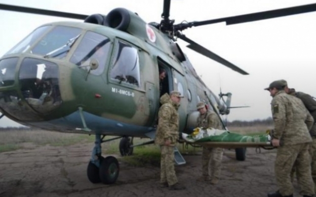 В Днепр вертолетом доставили раненого бойца Фото № 0 В Днепр вертолетом доставили раненого бойца Фото № 0