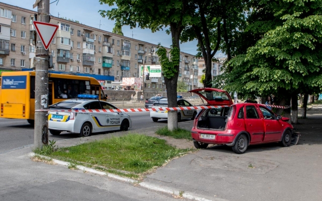 ДТП в Днепре: автомобиль такси протаранил дерево Фото № 0 ДТП в Днепре: автомобиль такси протаранил дерево Фото № 0