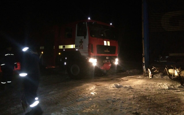 На Днепропетровщине из снежного заноса вытащили грузовик Фото № 0 На Днепропетровщине из снежного заноса вытащили грузовик Фото № 0