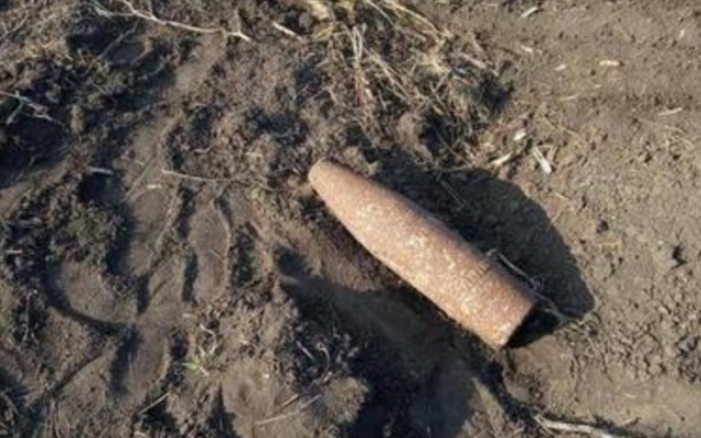 На Днепропетровщине во время сельхоз работ нашли два снаряда Фото № 0 На Днепропетровщине во время сельхоз работ нашли два снаряда Фото № 0