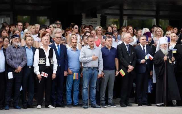 Борис Филатов открыл Аллею многонационального города Фото № 4 Борис Филатов открыл Аллею многонационального города Фото № 4