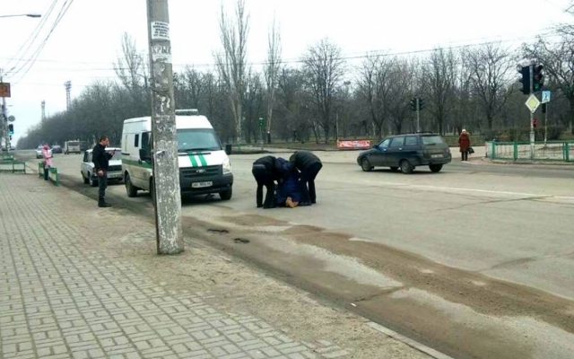 ДТП на Днепропетровщине: автомобиль инкассаторов сбил женщину Фото № 0 ДТП на Днепропетровщине: автомобиль инкассаторов сбил женщину Фото № 0