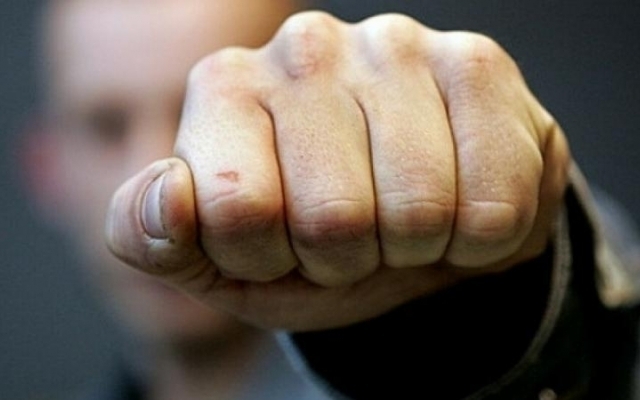 Кулак вместо долга: на Днепропетровщине квартиросьемщик побил владельца жилья Фото № 0 Кулак вместо долга: на Днепропетровщине квартиросьемщик побил владельца жилья Фото № 0