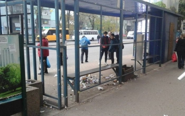 В Днепре вандалы испортили еще одну остановку Фото № 0 В Днепре вандалы испортили еще одну остановку Фото № 0