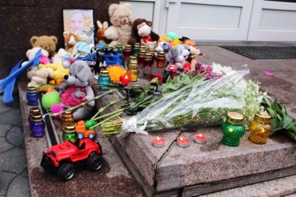 Днепряне провели акцию в память о мальчике, погибшем от полицейской пули Фото № 2 Днепряне провели акцию в память о мальчике, погибшем от полицейской пули Фото № 2
