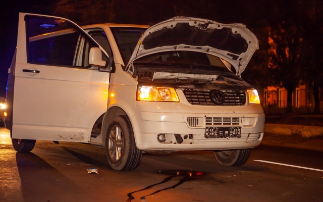 ДТП в Днепре: на Молодогвардейской Volkswagen сбил мужчину Фото № 0 ДТП в Днепре: на Молодогвардейской Volkswagen сбил мужчину Фото № 0