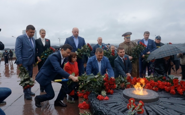 В Днепре отметили 74-ю годовщину победы над нацизмом Фото № 5 В Днепре отметили 74-ю годовщину победы над нацизмом Фото № 5