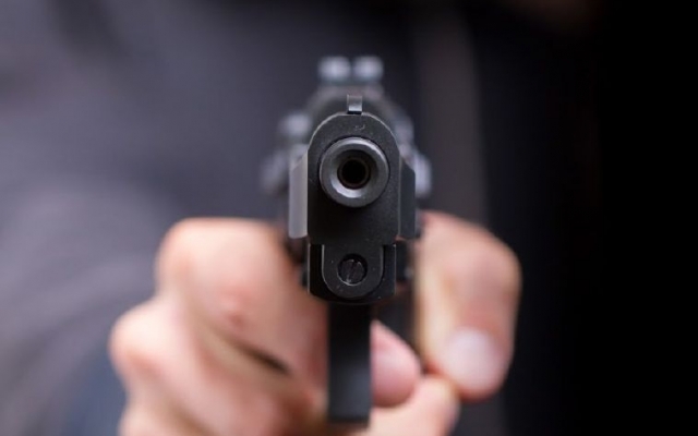 На Днепропетровщине вооруженный мужчина ограбил ломбард Фото № 0 На Днепропетровщине вооруженный мужчина ограбил ломбард Фото № 0