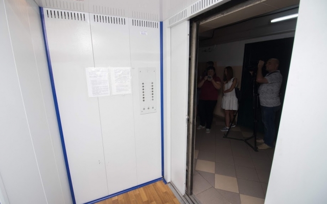 В Днепре продолжают ремонтировать лифты и крыши Фото № 0 В Днепре продолжают ремонтировать лифты и крыши Фото № 0