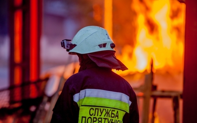 Пожар на Днепропетровщине: сотрудники ГСЧС тушили гараж Фото № 0 Пожар на Днепропетровщине: сотрудники ГСЧС тушили гараж Фото № 0