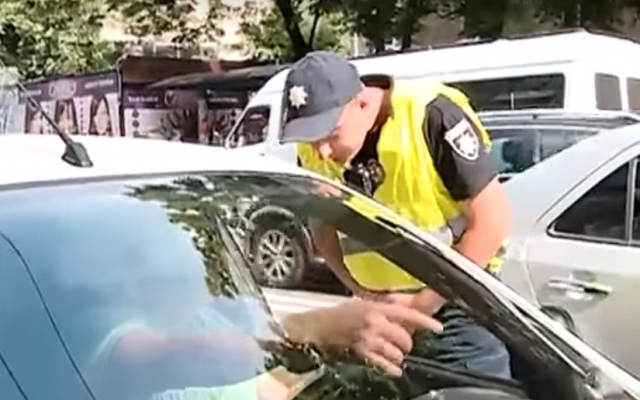 Дорогу скорой помощи: в Днепре полиция устроила Дорогу скорой помощи: в Днепре полиция устроила