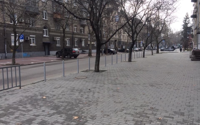 В Днепре установили правильные антипарковочные столбики (ФОТО) Фото № 1 В Днепре установили правильные антипарковочные столбики (ФОТО) Фото № 1
