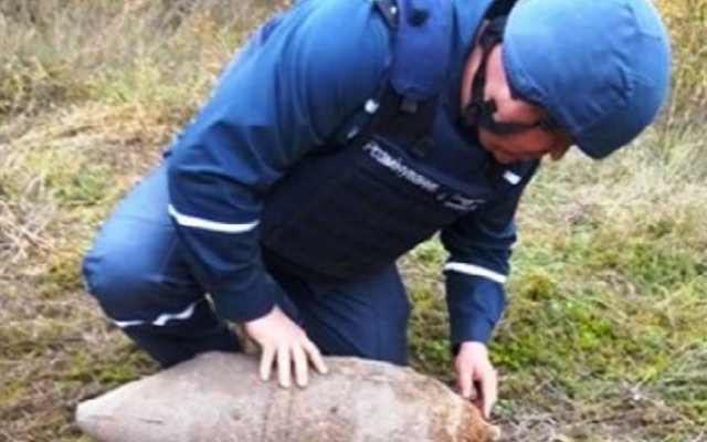 На Днепропетровщине пиротехники ГСЧС уничтожили три боеприпаса Фото № 0 На Днепропетровщине пиротехники ГСЧС уничтожили три боеприпаса Фото № 0
