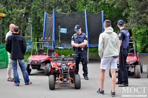 В Днепре девочка попала под колёса квадроцикла Фото № 1 В Днепре девочка попала под колёса квадроцикла Фото № 1
