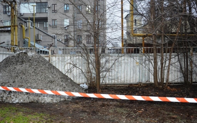 В Днепре в парке Глобы нашли боеприпас Фото № 0 В Днепре в парке Глобы нашли боеприпас Фото № 0