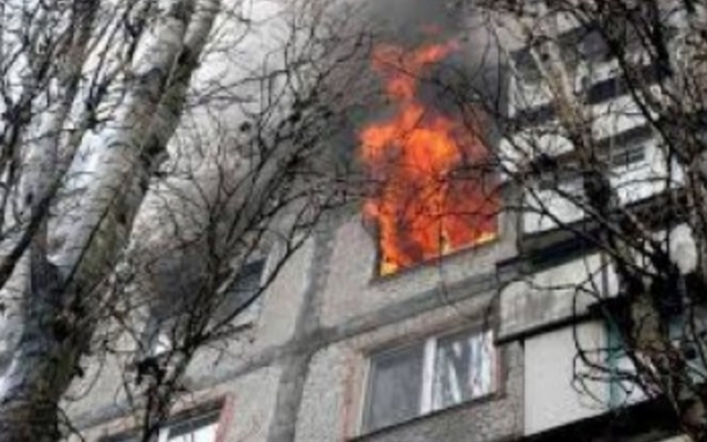 Пожар в Днепре: сотрудники ГСЧС тушили квартиру Фото № 0 Пожар в Днепре: сотрудники ГСЧС тушили квартиру Фото № 0
