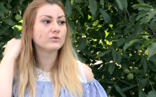 В регионе многодетная мать засунула ребенка в будку и напала на соседку Фото № 0 В регионе многодетная мать засунула ребенка в будку и напала на соседку Фото № 0