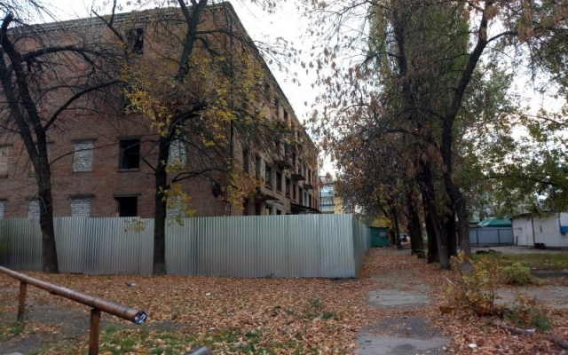 На Днепропетровщине мужчина спрыгнул с крыши Фото № 0 На Днепропетровщине мужчина спрыгнул с крыши Фото № 0