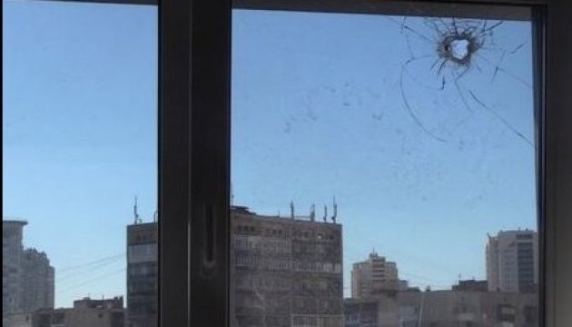 В Днепре мужчина стрелял в соседские окна Фото № 0 В Днепре мужчина стрелял в соседские окна Фото № 0