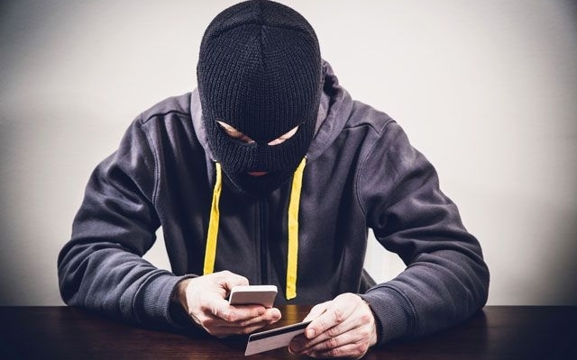 На Днепропетровщине аферисты выманили у мужчины 10 тысяч гривен Фото № 0 На Днепропетровщине аферисты выманили у мужчины 10 тысяч гривен Фото № 0