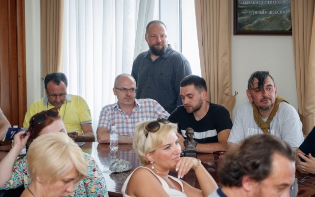 Один на один с блогерами: мэр Днепра встретился с интернет-мыслителями Фото № 2 Один на один с блогерами: мэр Днепра встретился с интернет-мыслителями Фото № 2