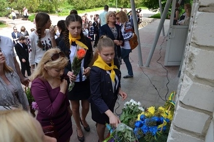 Первая мемориальная доска за годы войны на Днепропетровщине Фото № 0 Первая мемориальная доска за годы войны на Днепропетровщине Фото № 0