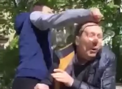 В Днепре уборка двора закончилась потасовкой жильцов Фото № 0 В Днепре уборка двора закончилась потасовкой жильцов Фото № 0