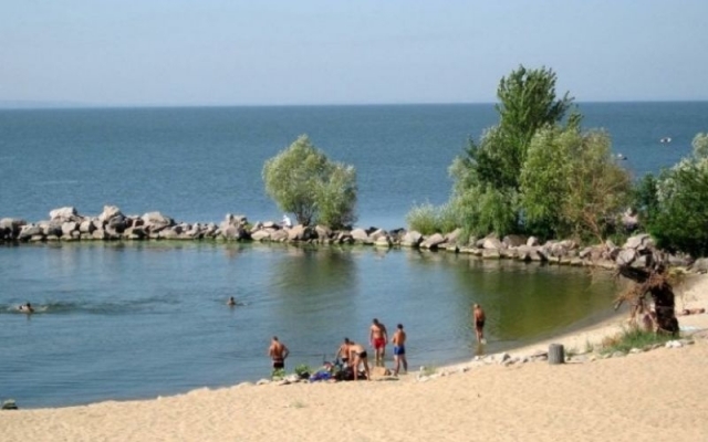 Жители Днепропетровщины недовольны запахом фекалий на пляже Фото № 0 Жители Днепропетровщины недовольны запахом фекалий на пляже Фото № 0
