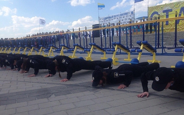 В Днепре полицейские со всей Украины выясняли, кто сильнее Фото № 1 В Днепре полицейские со всей Украины выясняли, кто сильнее Фото № 1