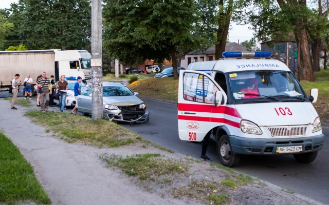 ДТП в Днепре: на Щепкина перевернулся автомобиль Фото № 0 ДТП в Днепре: на Щепкина перевернулся автомобиль Фото № 0
