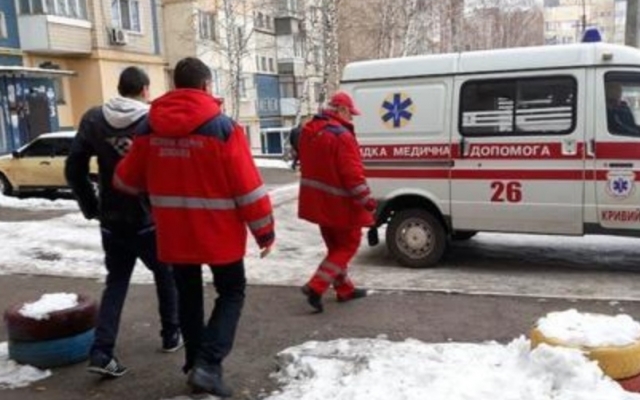 На Днепропетровщине мужчина изрезал себя ножом и избил молотком Фото № 0 На Днепропетровщине мужчина изрезал себя ножом и избил молотком Фото № 0