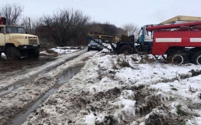 На Днепропетровщине сотрудники ГСЧС помогли водителю экскаватора Фото № 0 На Днепропетровщине сотрудники ГСЧС помогли водителю экскаватора Фото № 0