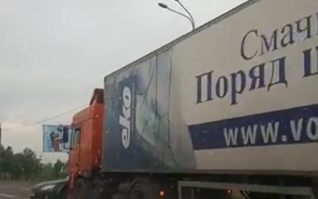 В Днепре на Набережной Заводской фура врезалась в Subaru Фото № 0 В Днепре на Набережной Заводской фура врезалась в Subaru Фото № 0