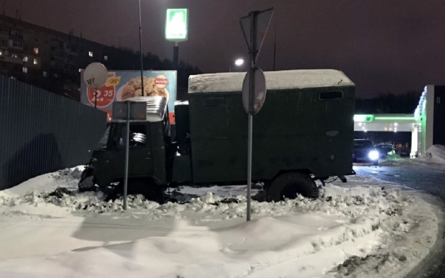 В Днепре грузовик застрял в снегу Фото № 0 В Днепре грузовик застрял в снегу Фото № 0