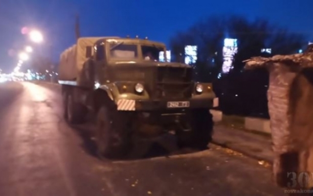 Скандал в Днепре: Новый мост помогают строить военные Фото № 0 Скандал в Днепре: Новый мост помогают строить военные Фото № 0