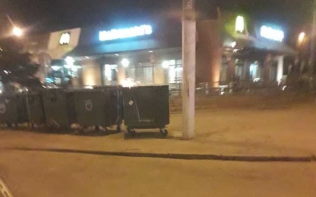 В Днепре вандалы подожгли несгораемый мусорный контейнер Фото № 0 В Днепре вандалы подожгли несгораемый мусорный контейнер Фото № 0