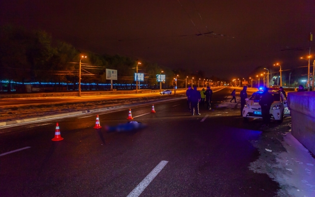 В Днепре Opel насмерть переехал мужчину: полиция ищет свидетелей Фото № 0 В Днепре Opel насмерть переехал мужчину: полиция ищет свидетелей Фото № 0