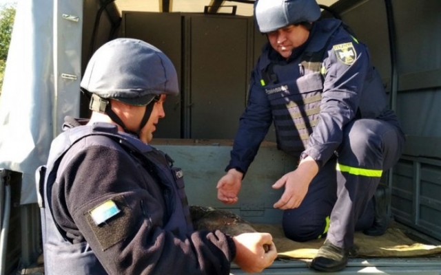 На Днепропетровщине спасатели уничтожили артиллерийский снаряд Фото № 0 На Днепропетровщине спасатели уничтожили артиллерийский снаряд Фото № 0